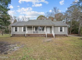 981 Sloop Point Loop Rd, Hampstead, NC 28443