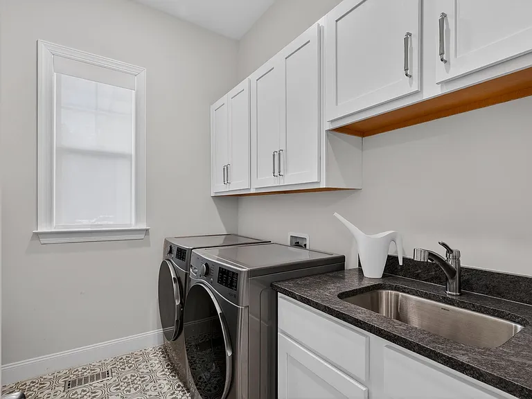 210 Lookout Rdg — Photo 35