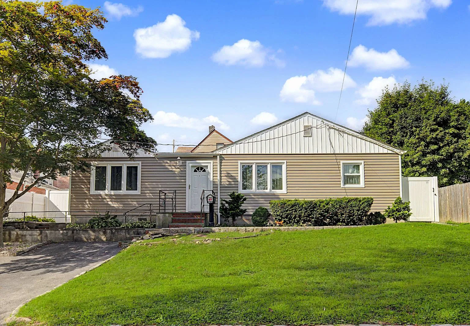 3 bed, 1.0 bath, $5,000 — Photo 1