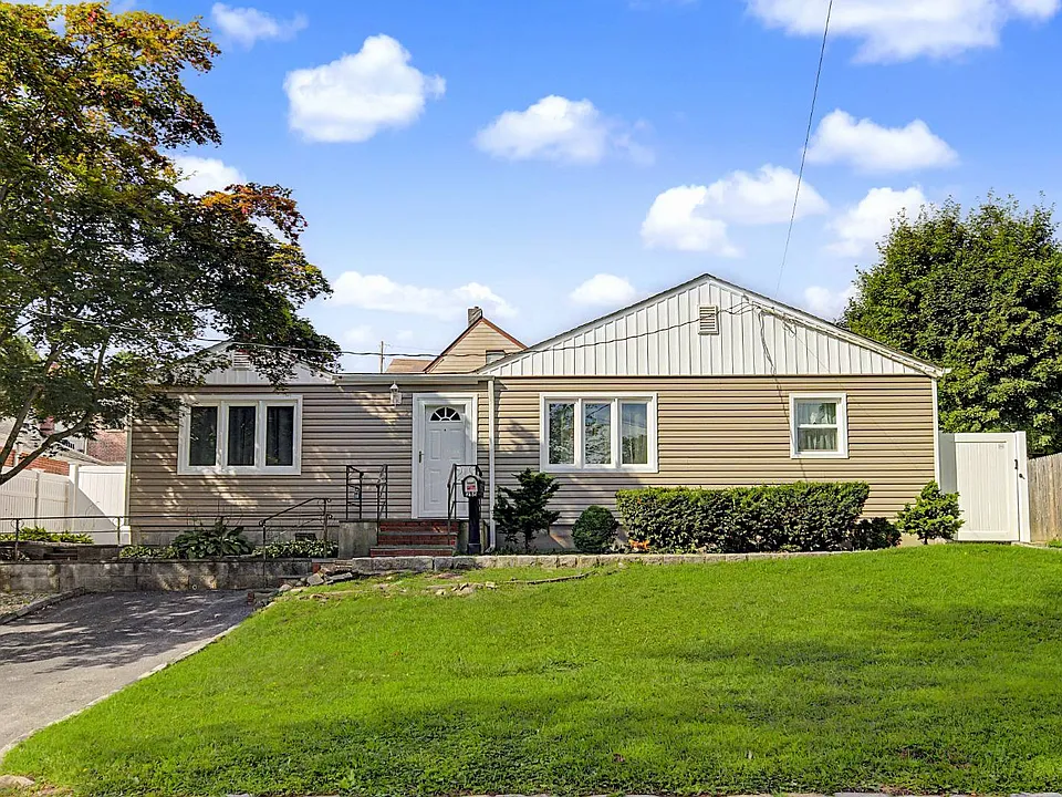 28 Roundhill Dr