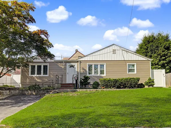 28 Roundhill Dr, Yonkers, NY 10710