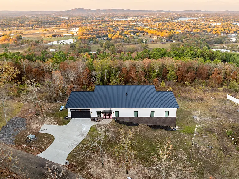 628 Mount Riante Rd — Photo 2