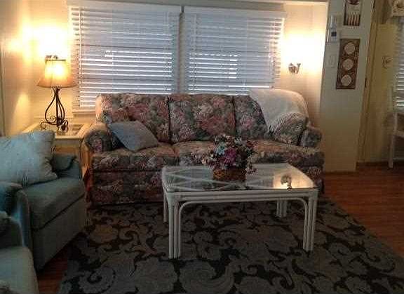 3rd image of 1045 Nettles Blvd