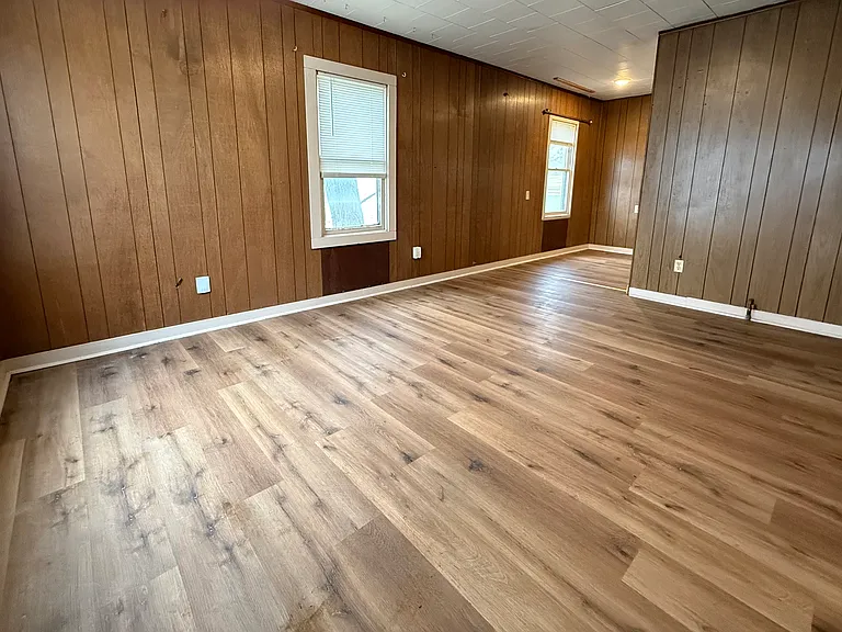 213 E Velma Ave — Photo 2