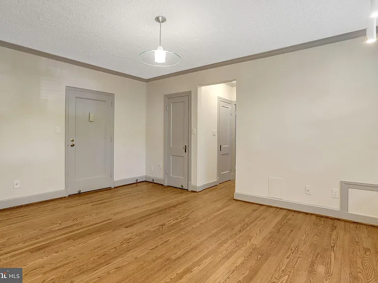715 S Washington St #C32 — Photo 5