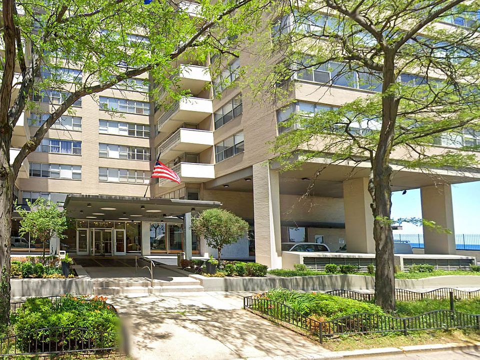 2nd image of 6301 N Sheridan Rd APT 3J