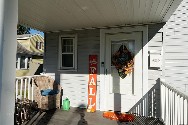 4th image of 4 SELDEN Street