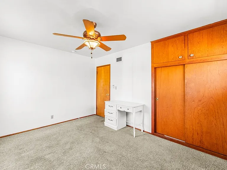 454 N Shattuck Pl — Photo 17