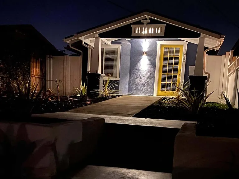 1420 Brookes Ave — Photo 3