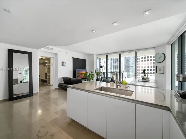68 SE 6th St #1201, Miami, FL 33130