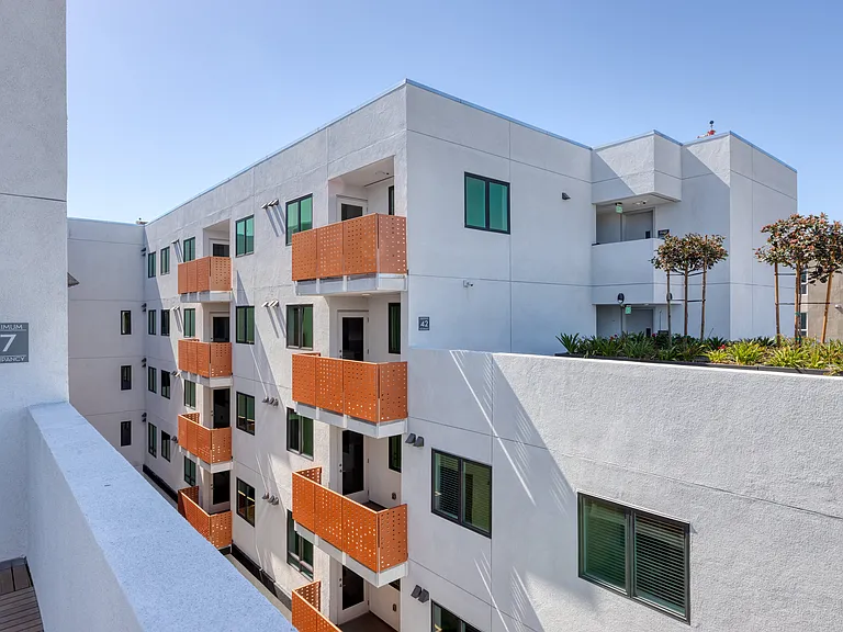 5300 Crenshaw Blvd — Photo 11
