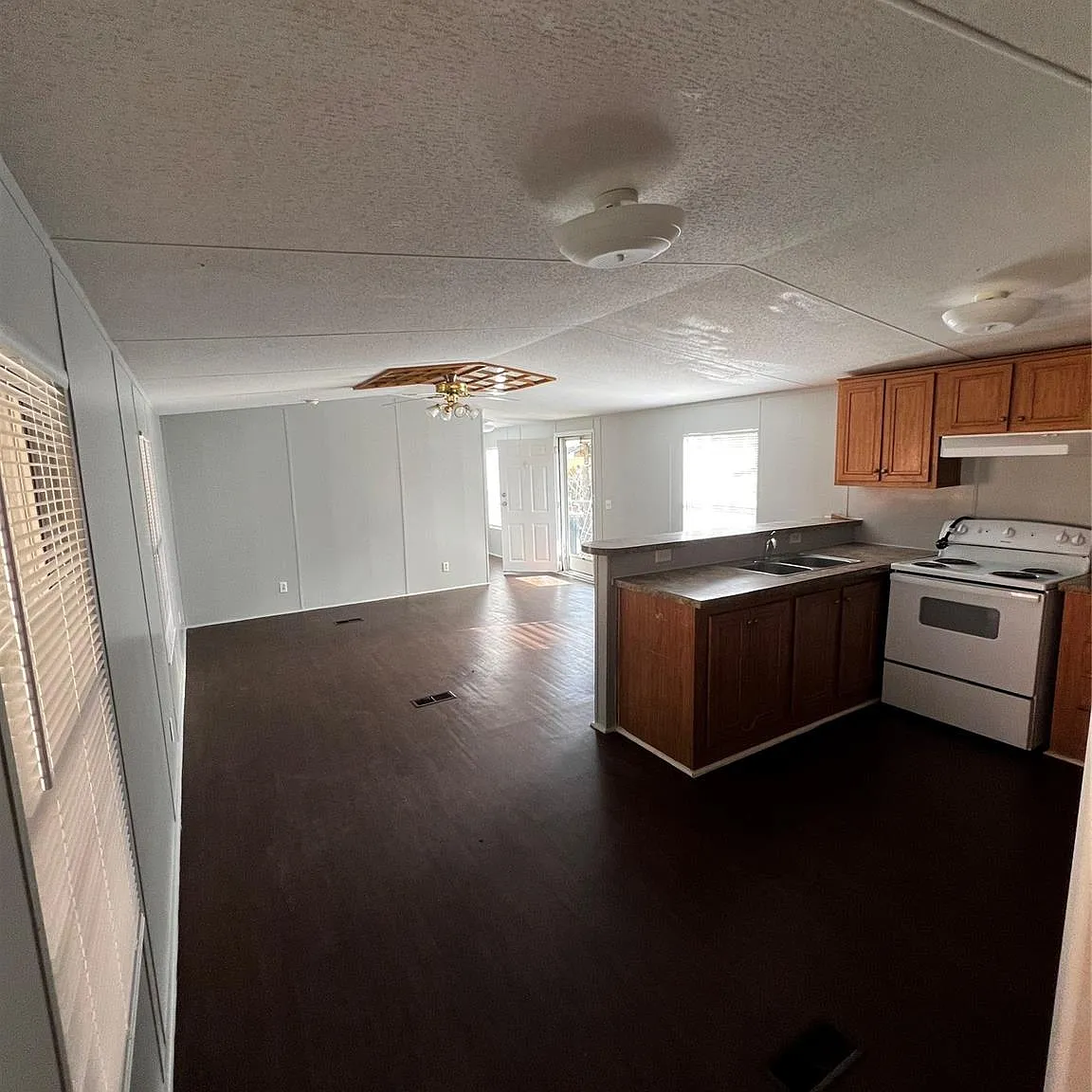 4 bed, 2.0 bath, 1824 sqft, $1,500 — Photo 4