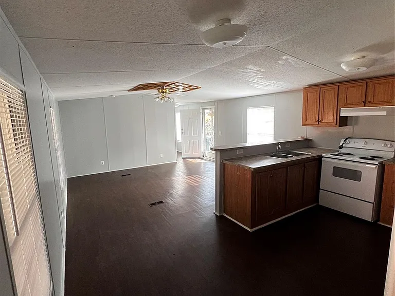 3902 Marzia Ave — Photo 4