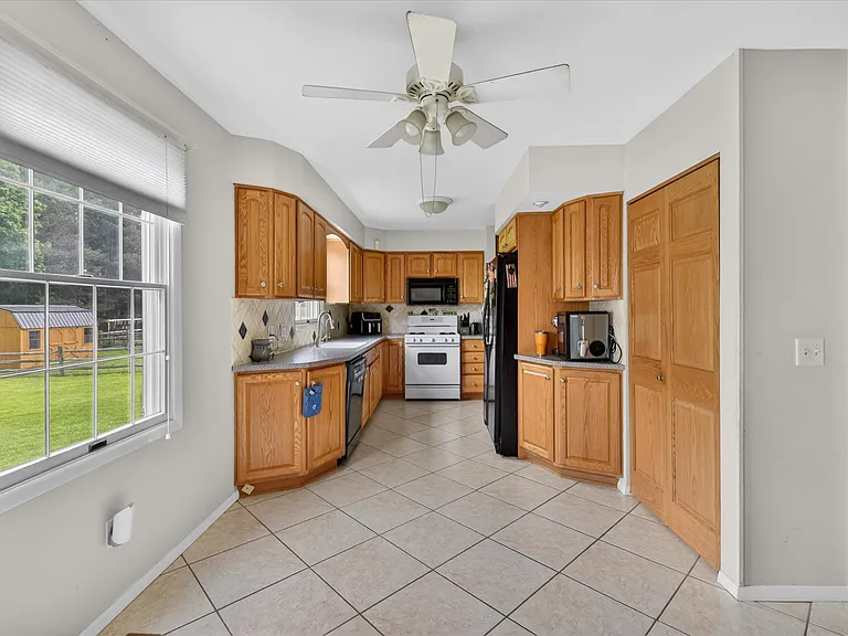 10468 Cliffwood Rd — Photo 5