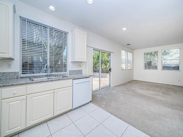 10844 Corte De Marin — Photo 4