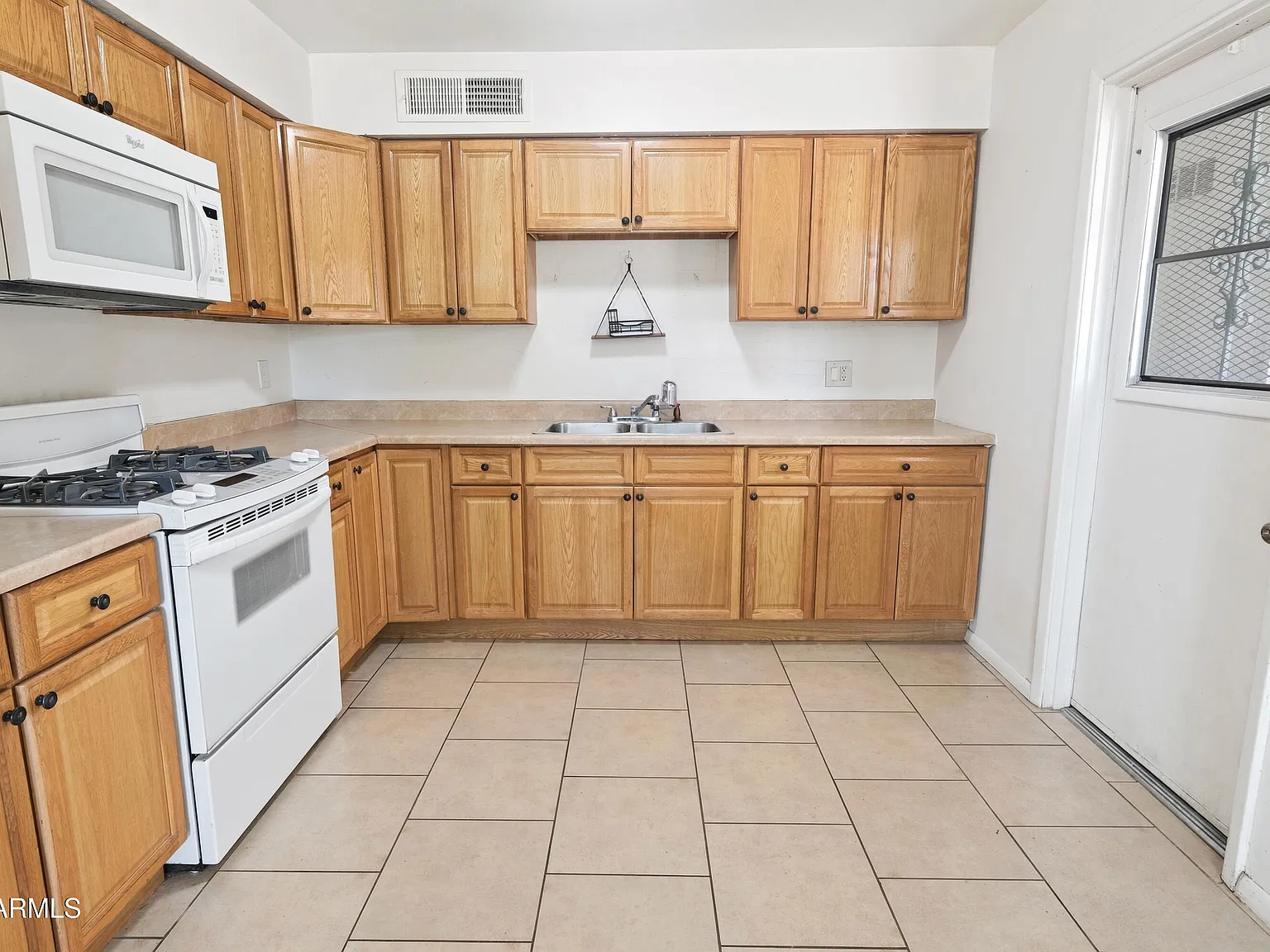 3 bed, 2.0 bath, 1092 sqft, $2,200 — Photo 4