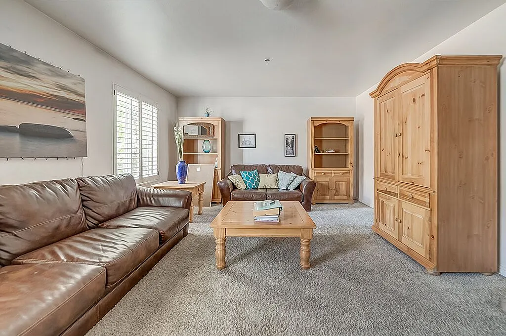 4 bed, 1.5 bath, 1256 sqft, $599 — Photo 2