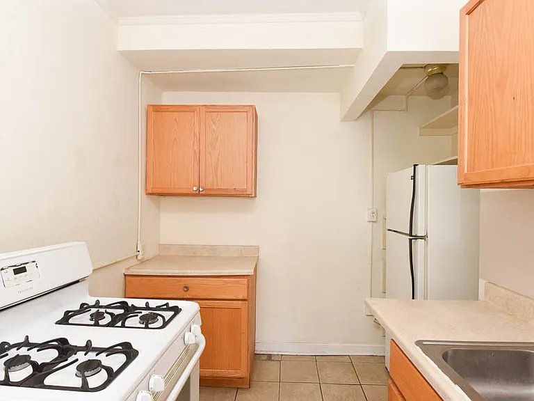 1211 W Elmdale #F3 — Photo 2