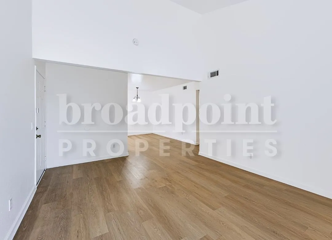 3 bed, 1039 sqft, $2,795 — Photo 3