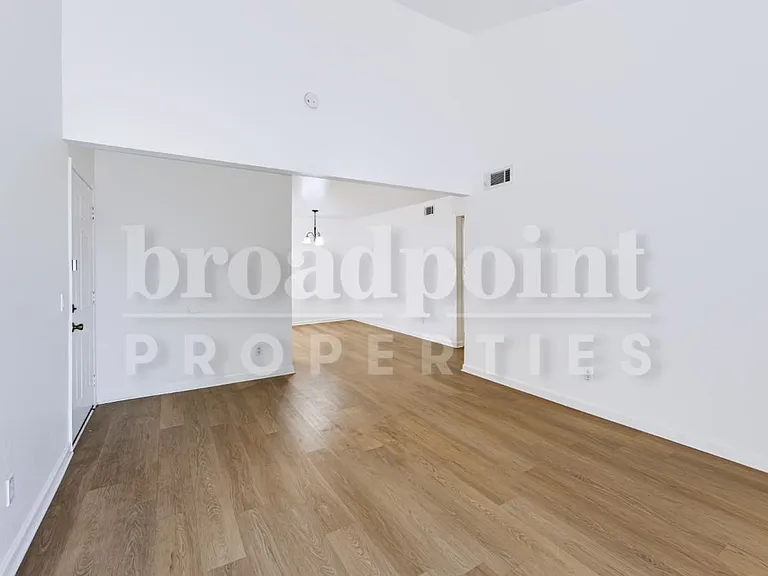 2536 White Oak Pl #2 — Photo 3