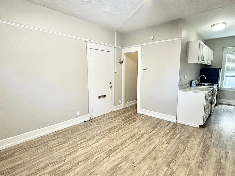 R0180 - Pettygrove Apartments — Photo 5