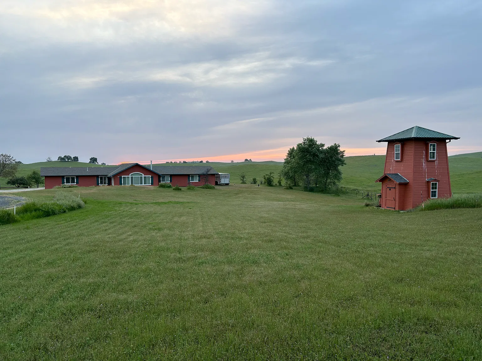 3 bed, 2100 sqft, $2,400 — Photo 3