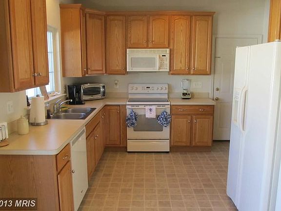 3rd image of 1004 Martin Dr