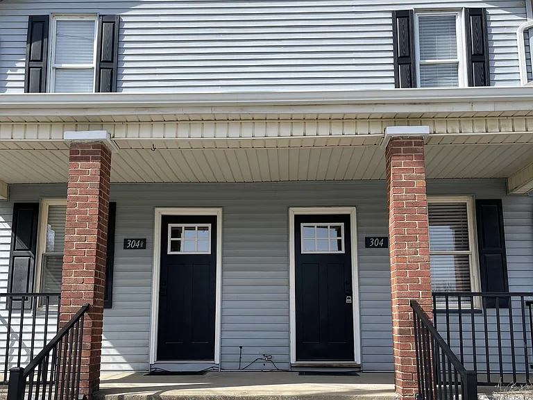 304 W Poland Ave #1/2 — Photo 2
