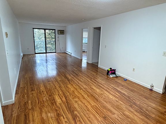 2nd image of 10 Wrentham Rd APT 303