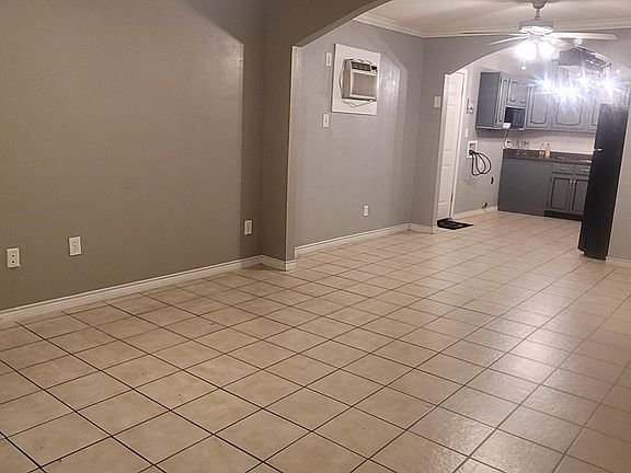 2nd image of 511 Crane Ave