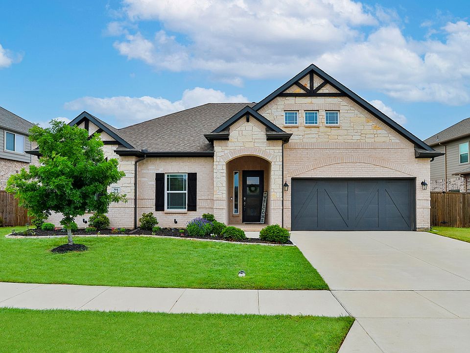 1st image of 304 Oakcrest Dr