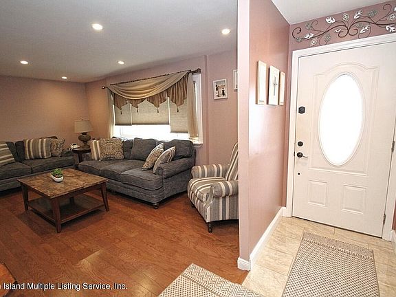 3rd image of 454 Caswell Ave #2
