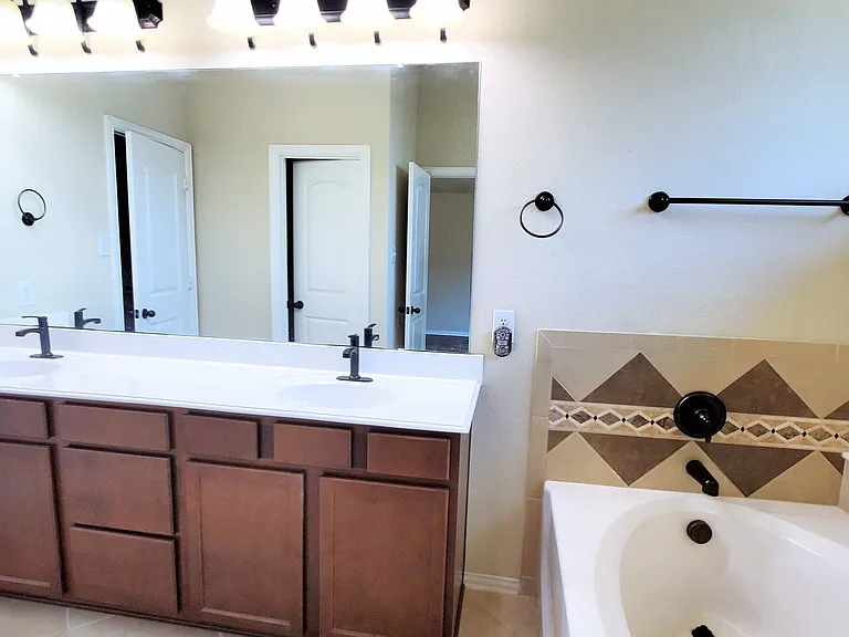 2614 Independence Dr — Photo 10