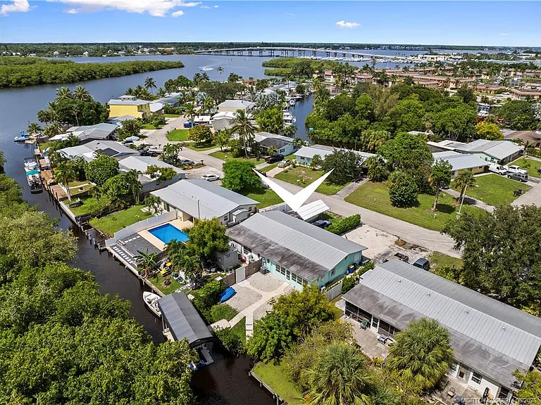 30 SW Hideaway Pl — Photo 33