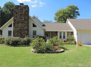 1408 Veyda St, Pryor, OK 74361