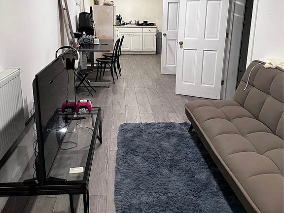 5th image of 38 Romaine Ave Floor 1