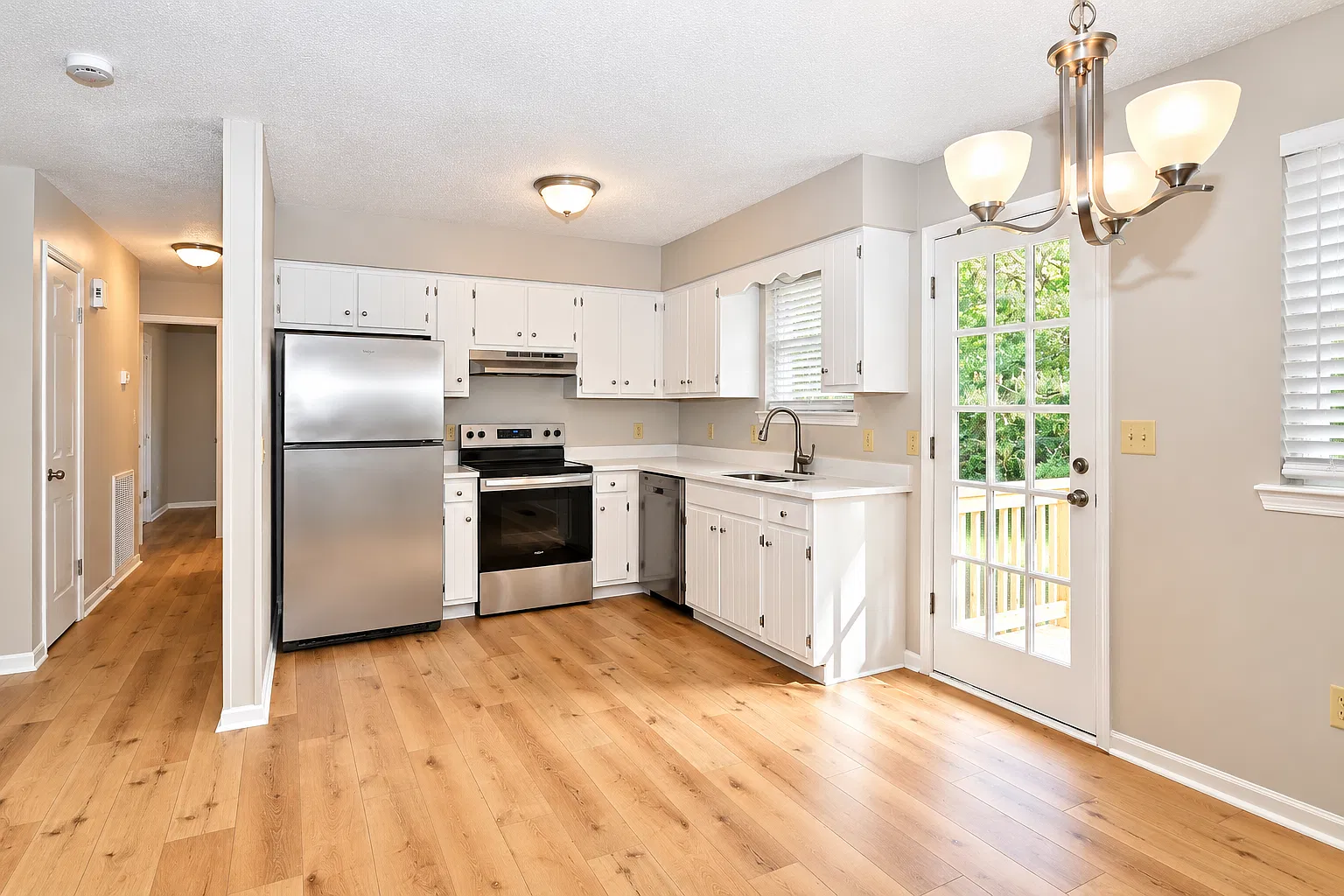 3 bed, 1144 sqft, $1,600 — Photo 3
