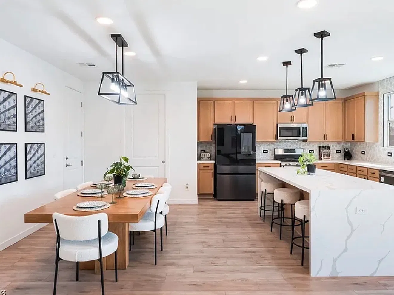 3 bed, 2727 sqft, $3,700 — Photo 4