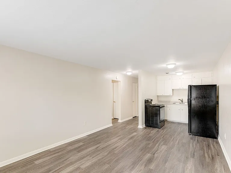 1116 W Lilley Ave — Photo 43