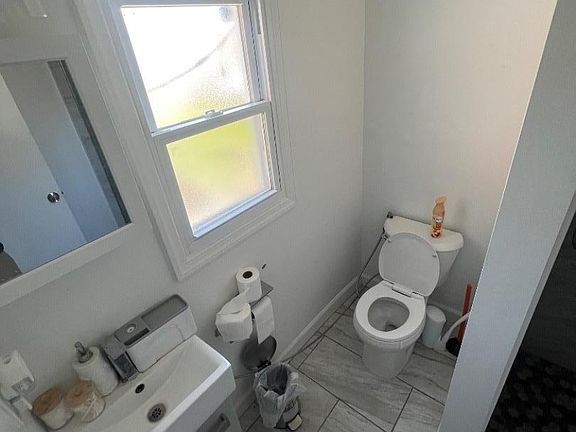 5th image of 52 S State St
