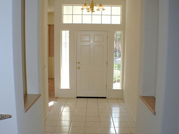 3rd image of 1928 E Everglade Ave