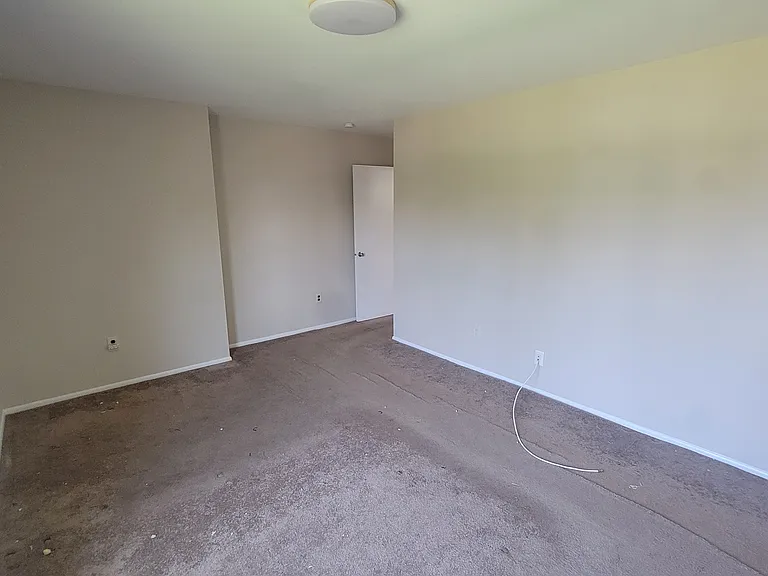1055 Harbour Dr — Photo 16