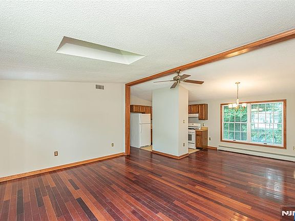 3rd image of 148 Papscoe Rd W