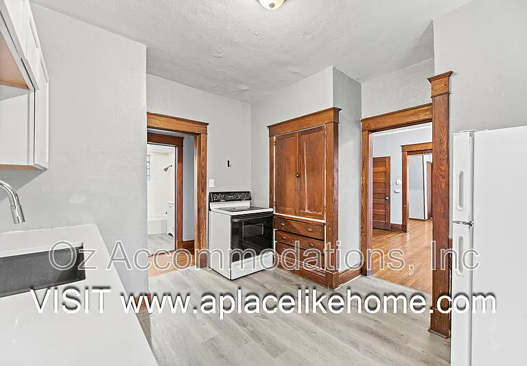 3523 Saint John Ave — Photo 12