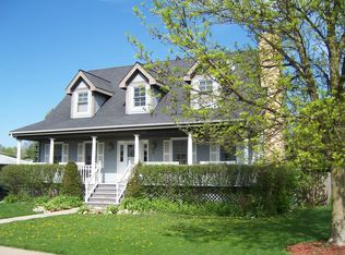 1211 Muriel St, Woodstock, IL 60098