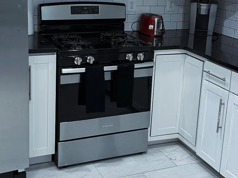 121 3rd Ave — Photo 3