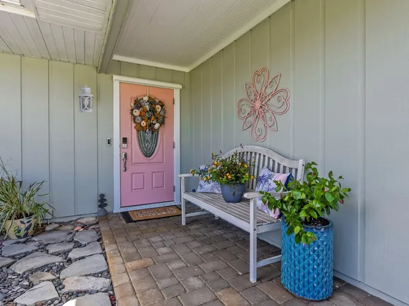 1172 SE Menores, Port St Lucie, FL 34952