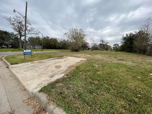 1048 18th St, Port Arthur, TX 77640
