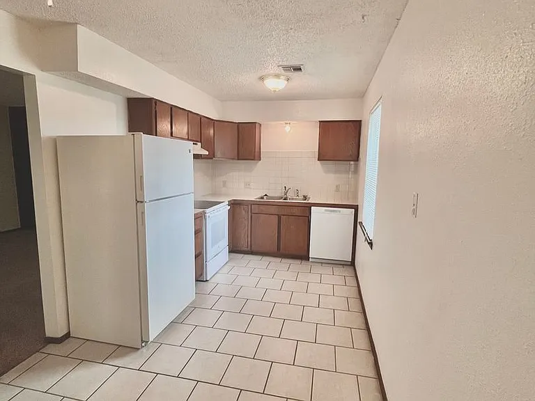 312 Falcon Ct — Photo 23