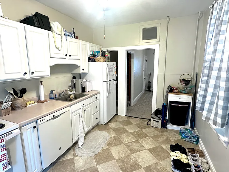 204 W Carpenter Ave — Photo 8